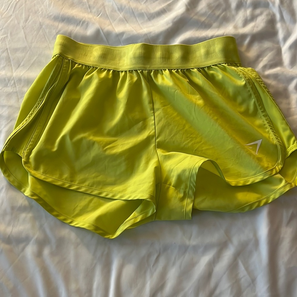❌SOLD❌ GYMSHARK TRAINING LOOSE FIT SHORTS - YELLOW